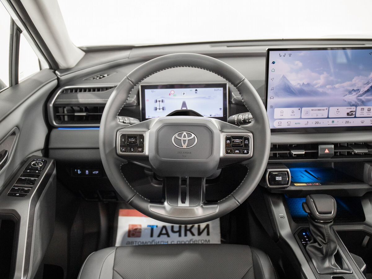 Toyota RAV4 2026 - фото автомобиля