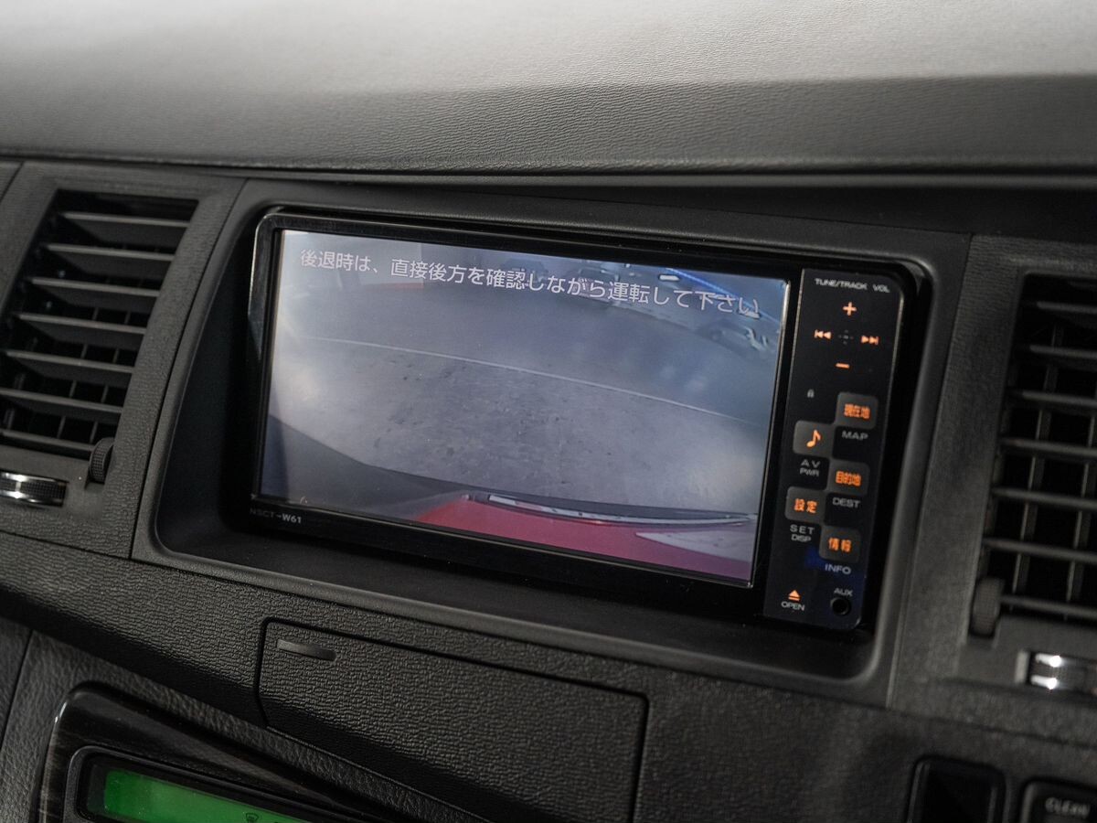 Toyota Isis 2011 - фото автомобиля