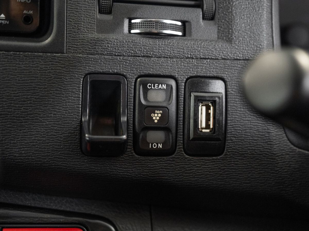 Toyota Isis 2011 - фото автомобиля