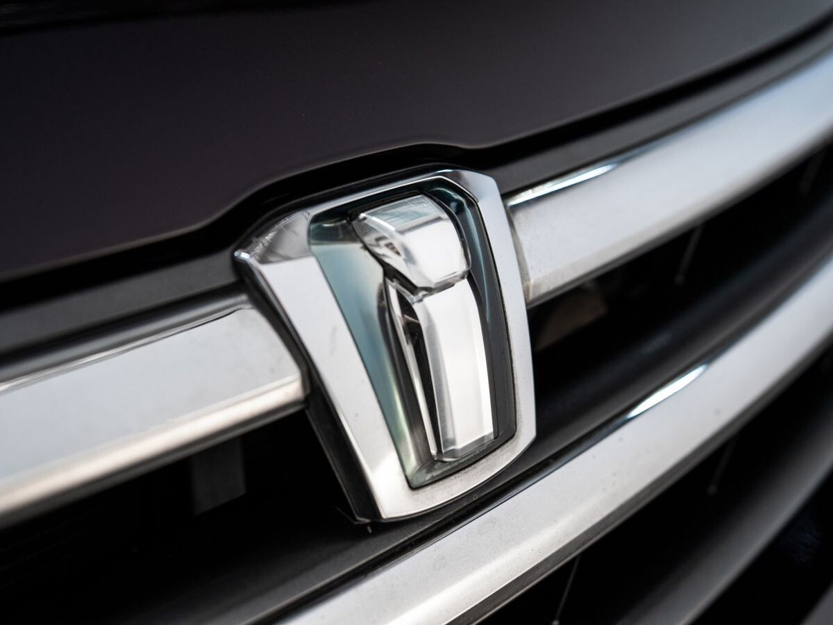 Toyota Isis 2011 - фото автомобиля