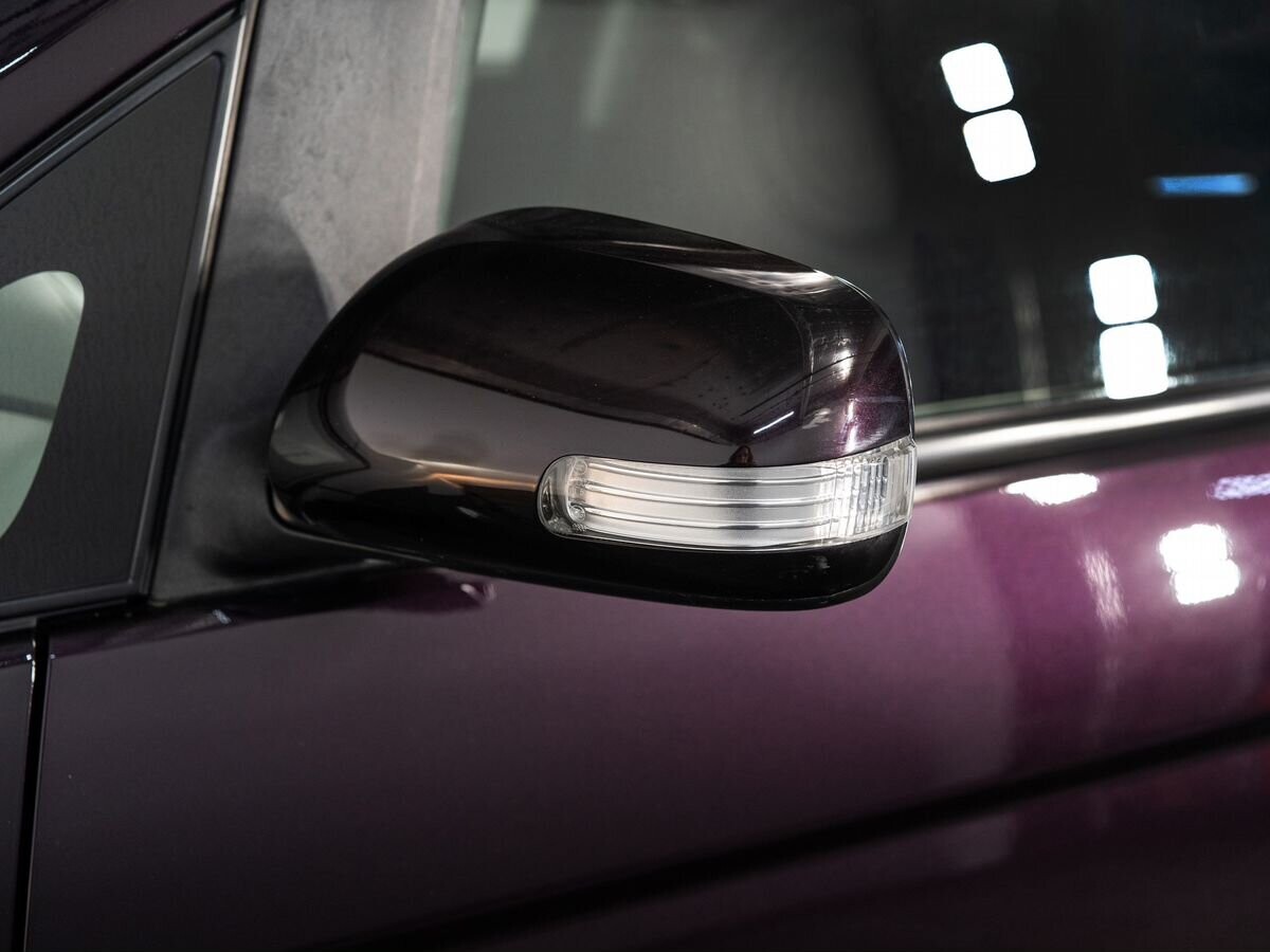 Toyota Isis 2011 - фото автомобиля