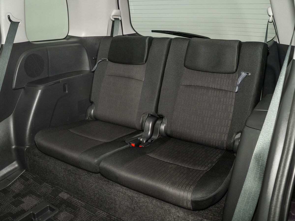 Toyota Isis 2011 - фото автомобиля
