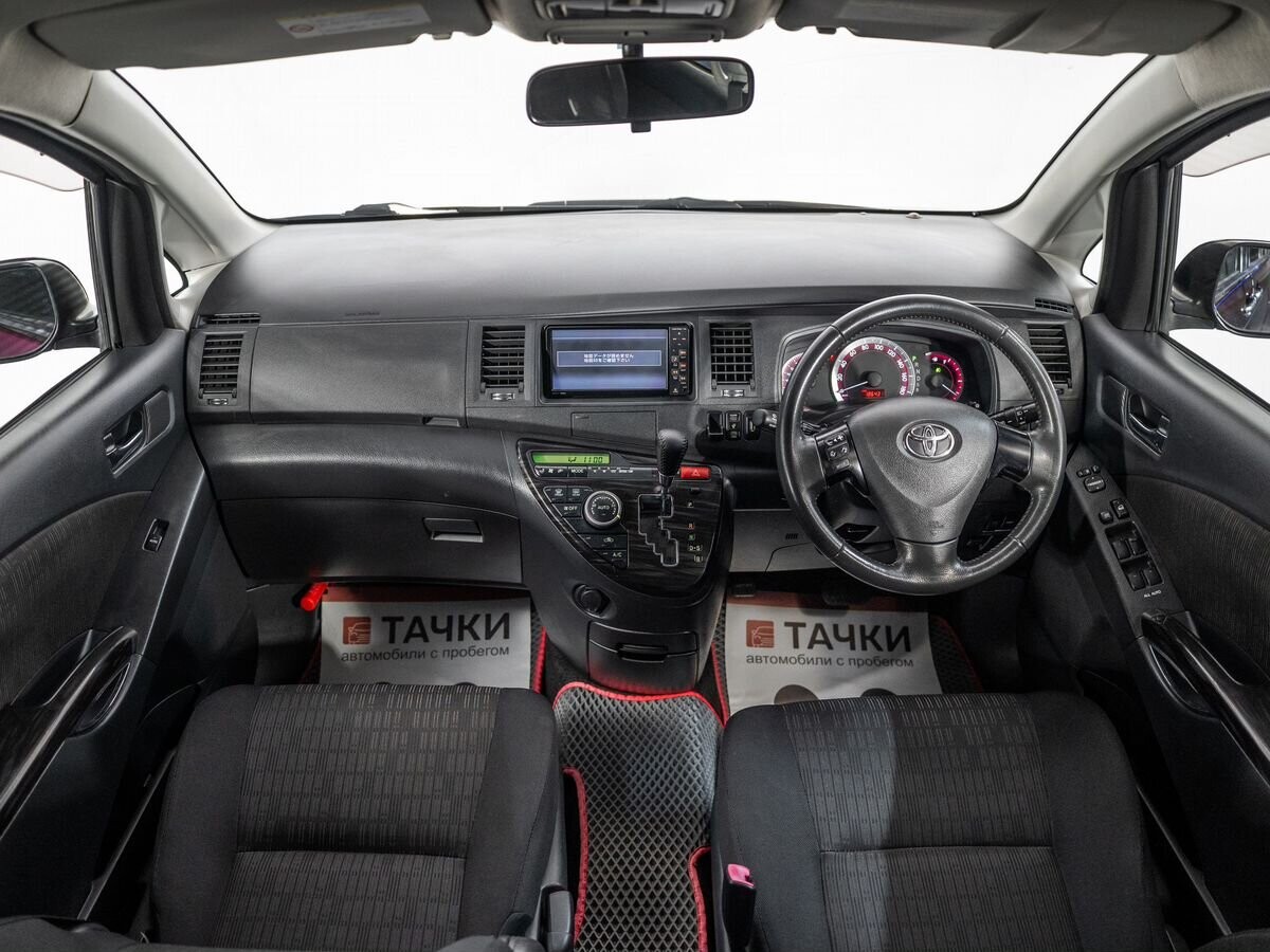 Toyota Isis 2011 - фото автомобиля