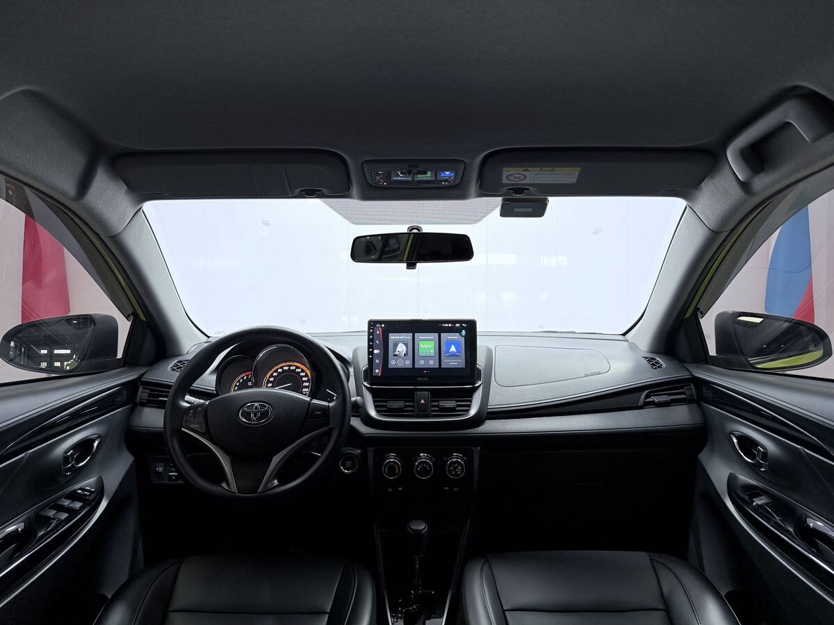 Toyota Yaris 2022 - фото автомобиля