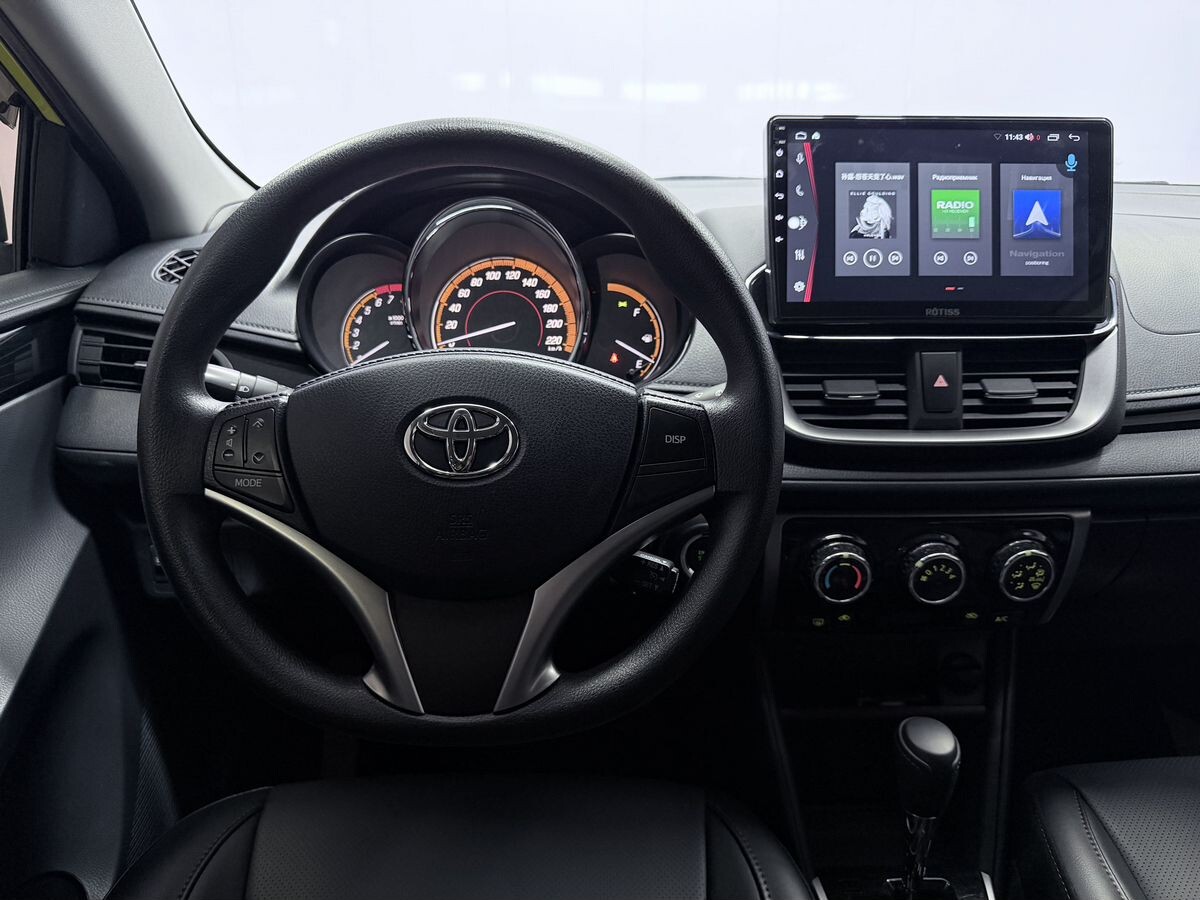 Toyota Yaris 2022 - фото автомобиля