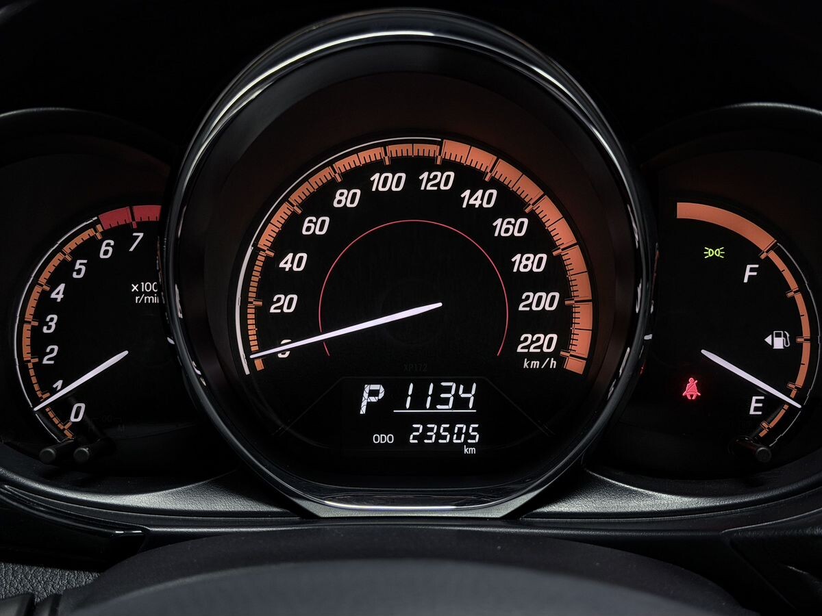 Toyota Yaris 2022 - фото автомобиля