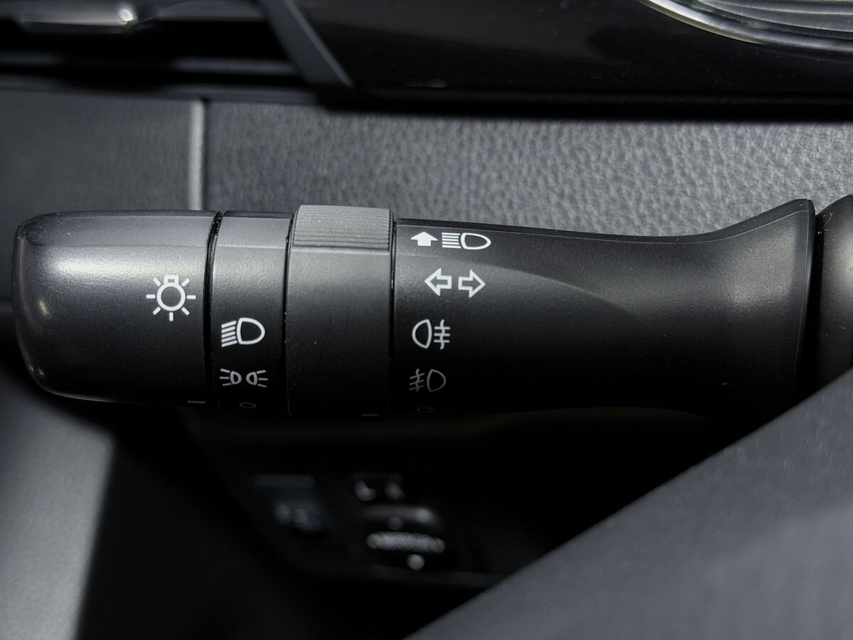 Toyota Yaris 2022 - фото автомобиля