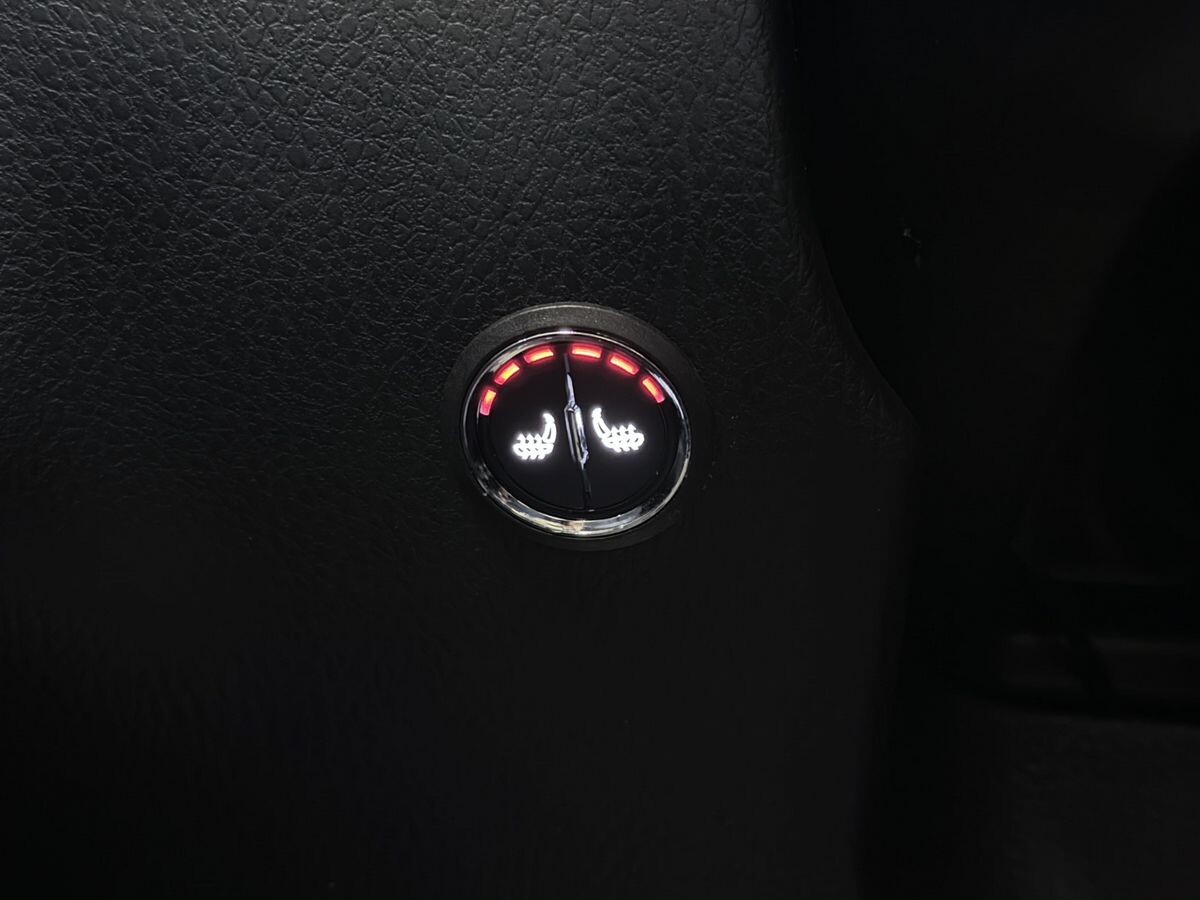 Toyota Yaris 2022 - фото автомобиля