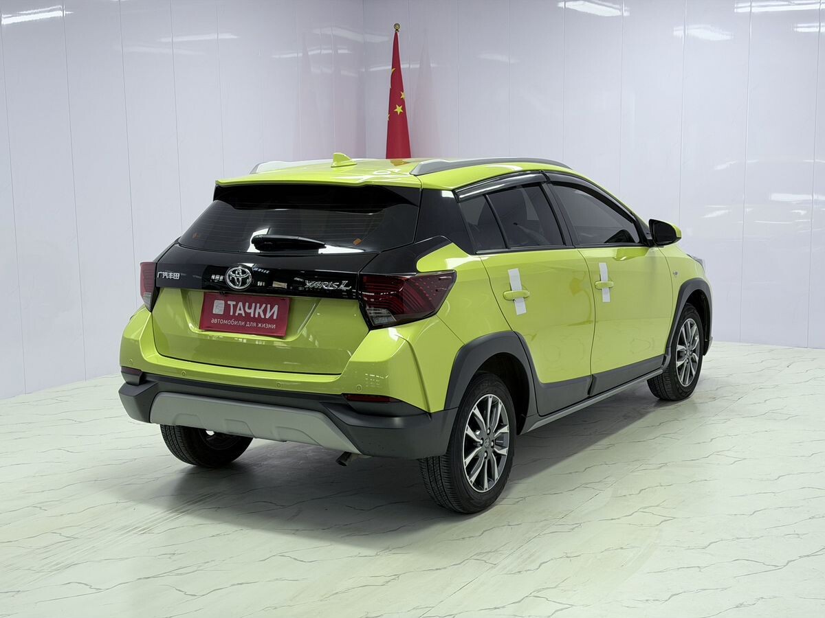 Toyota Yaris 2022 - фото автомобиля