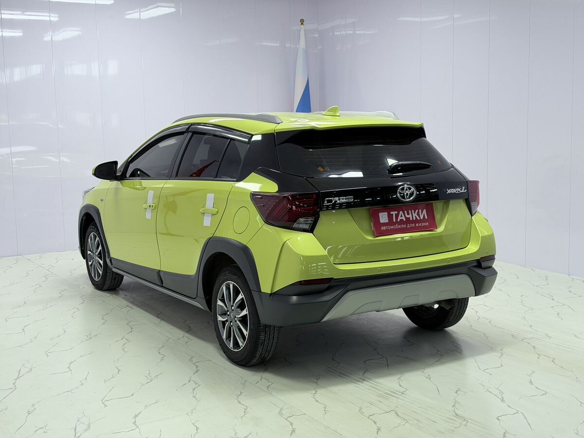 Toyota Yaris 2022 - фото автомобиля