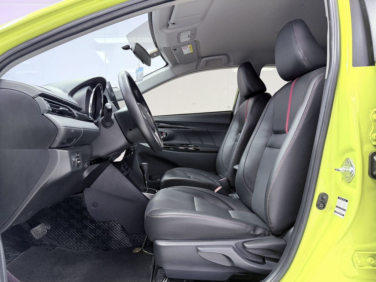 Toyota Yaris 2022 - фото автомобиля