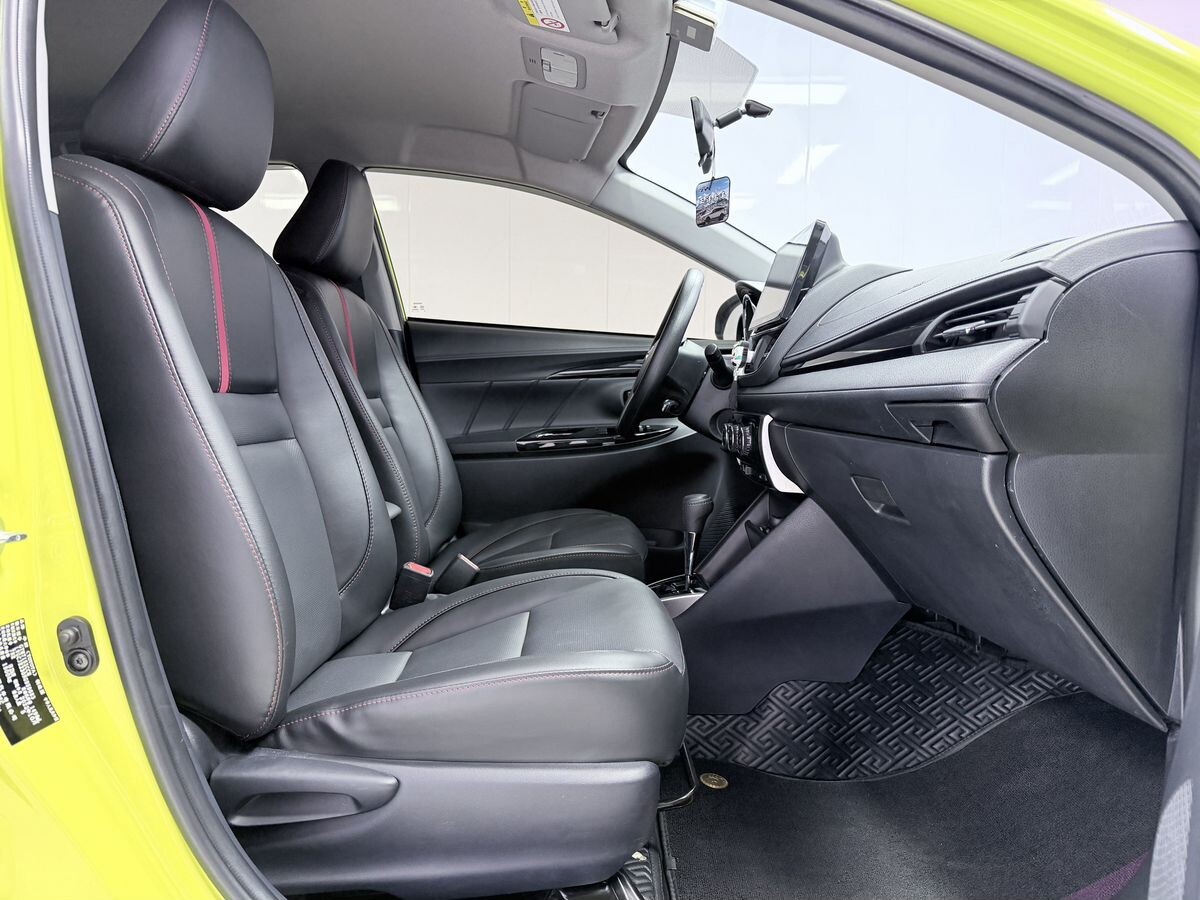 Toyota Yaris 2022 - фото автомобиля