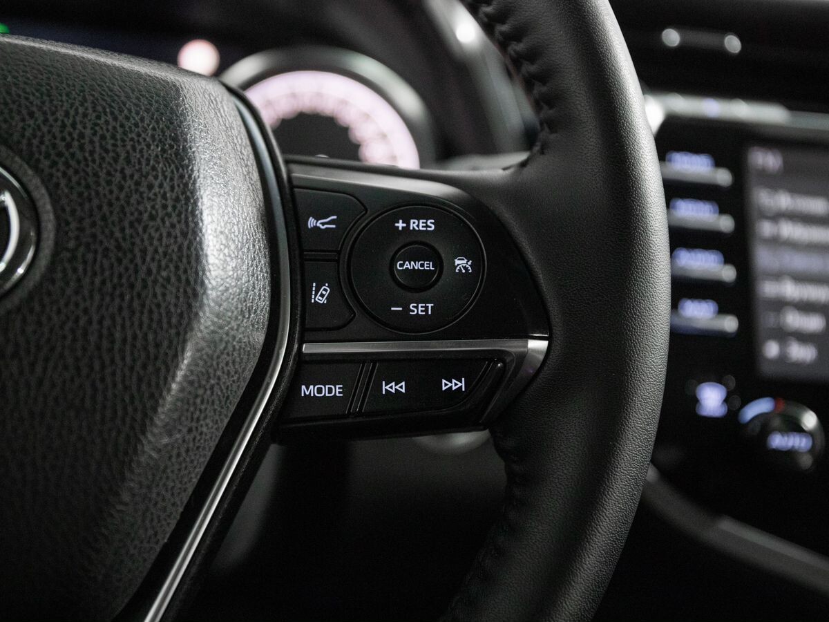 Toyota Camry 2019 - фото автомобиля