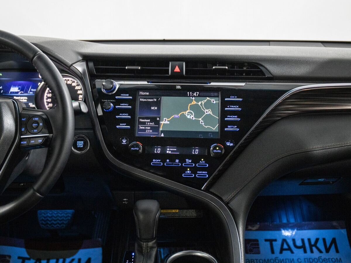 Toyota Camry 2019 - фото автомобиля