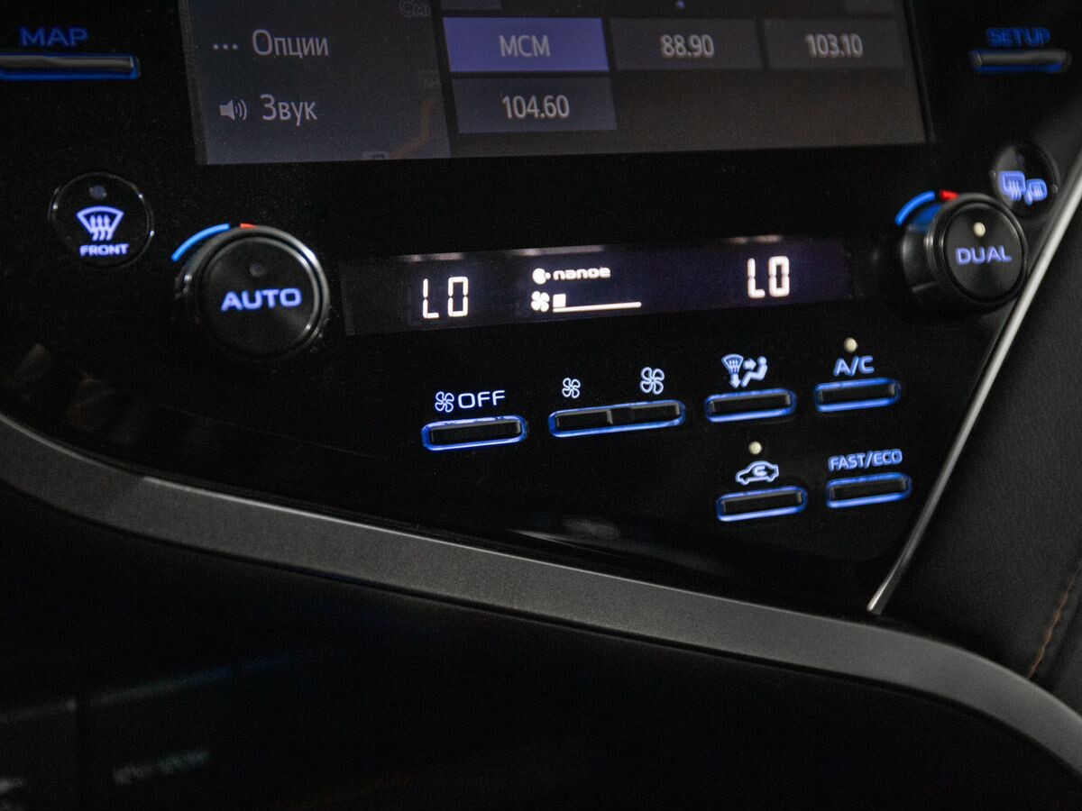 Toyota Camry 2019 - фото автомобиля