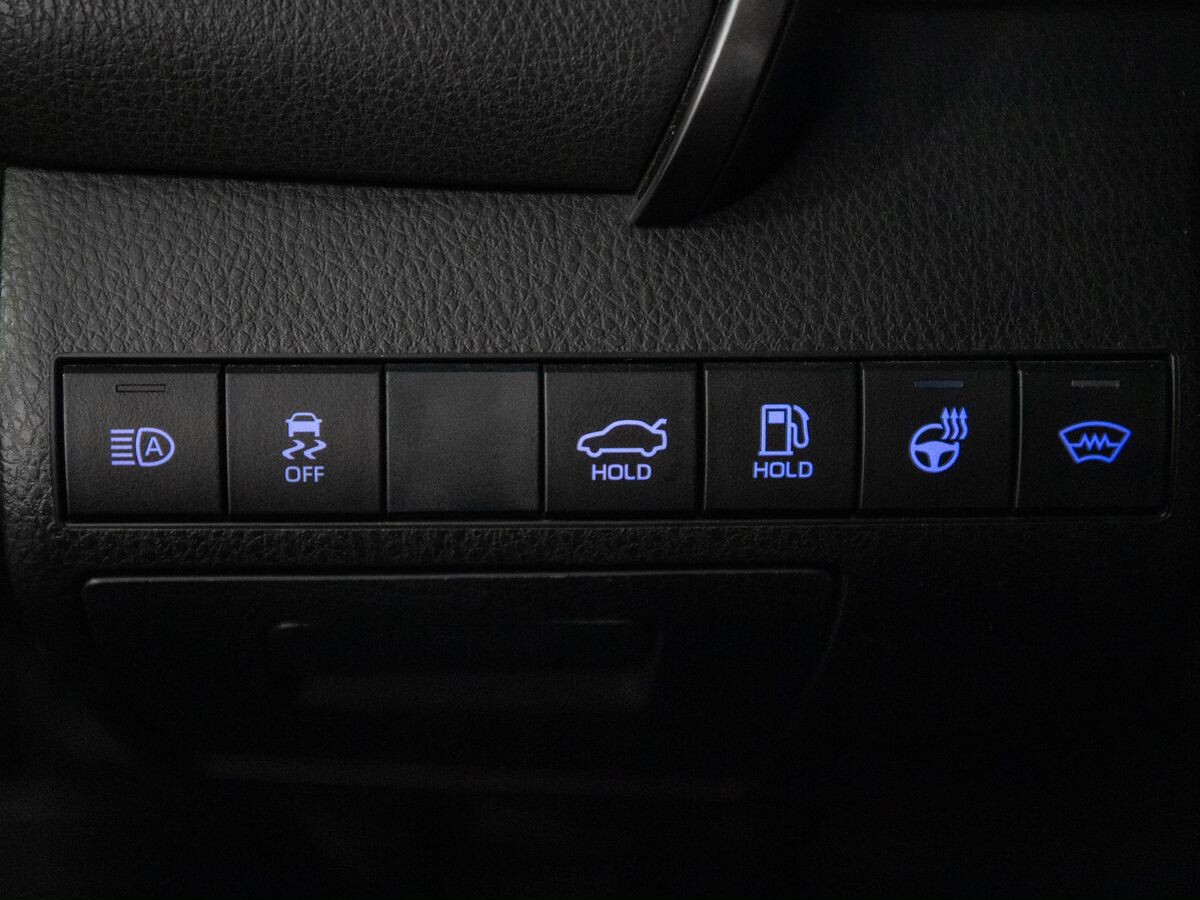 Toyota Camry 2019 - фото автомобиля