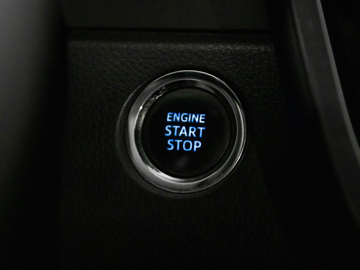Toyota Camry 2019 - фото автомобиля