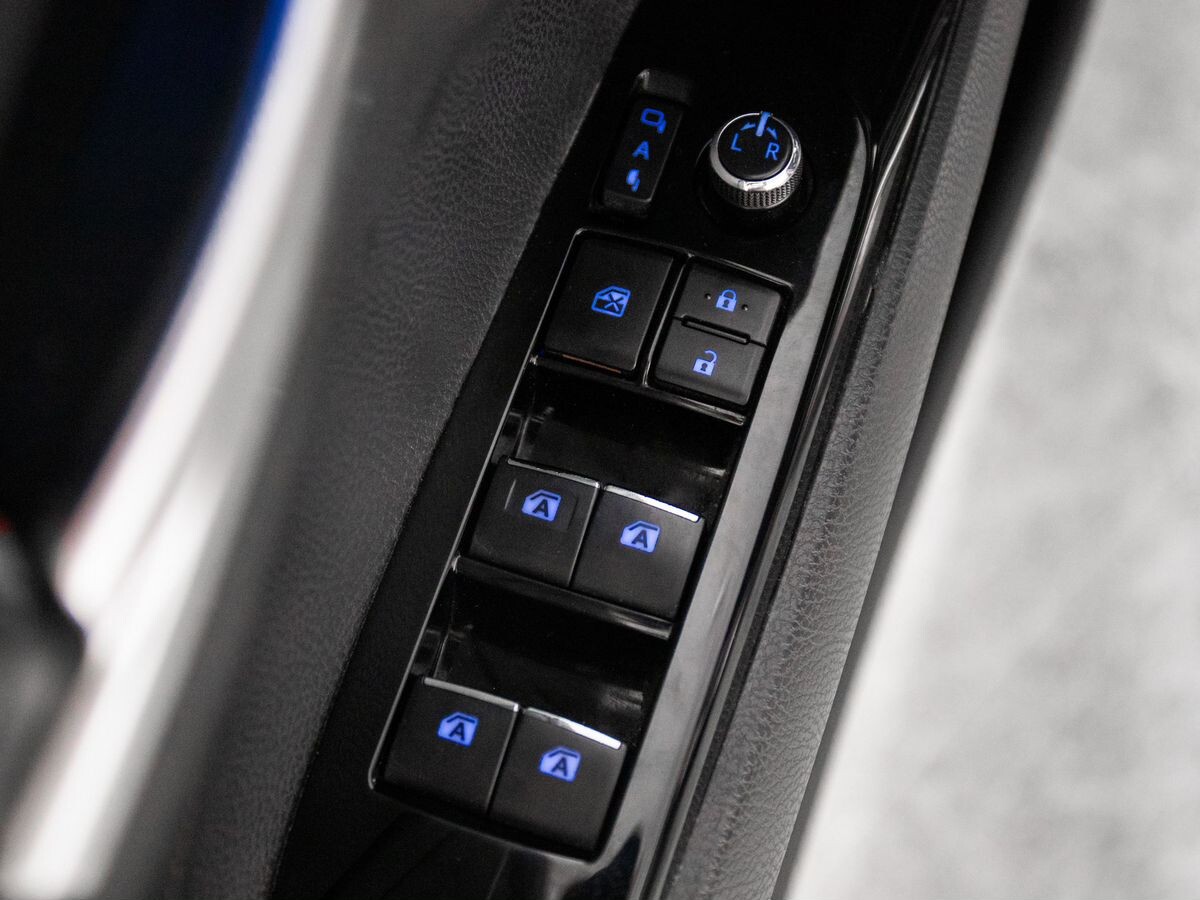 Toyota Camry 2019 - фото автомобиля