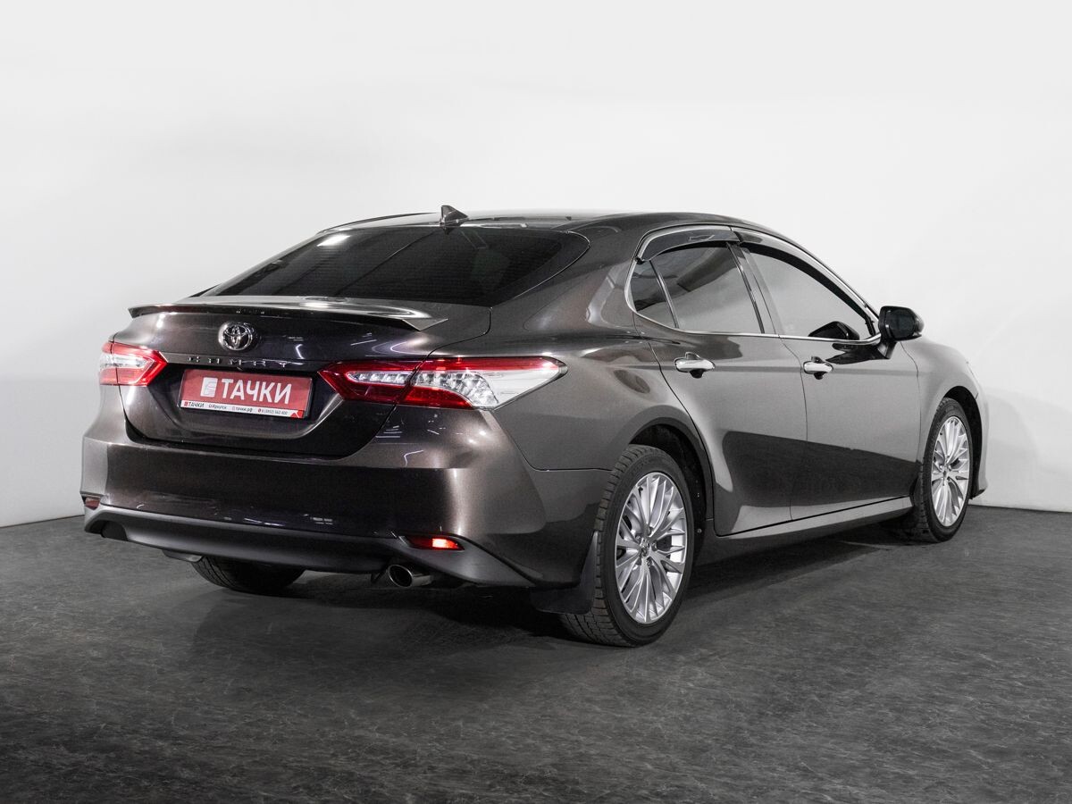 Toyota Camry 2019 - фото автомобиля