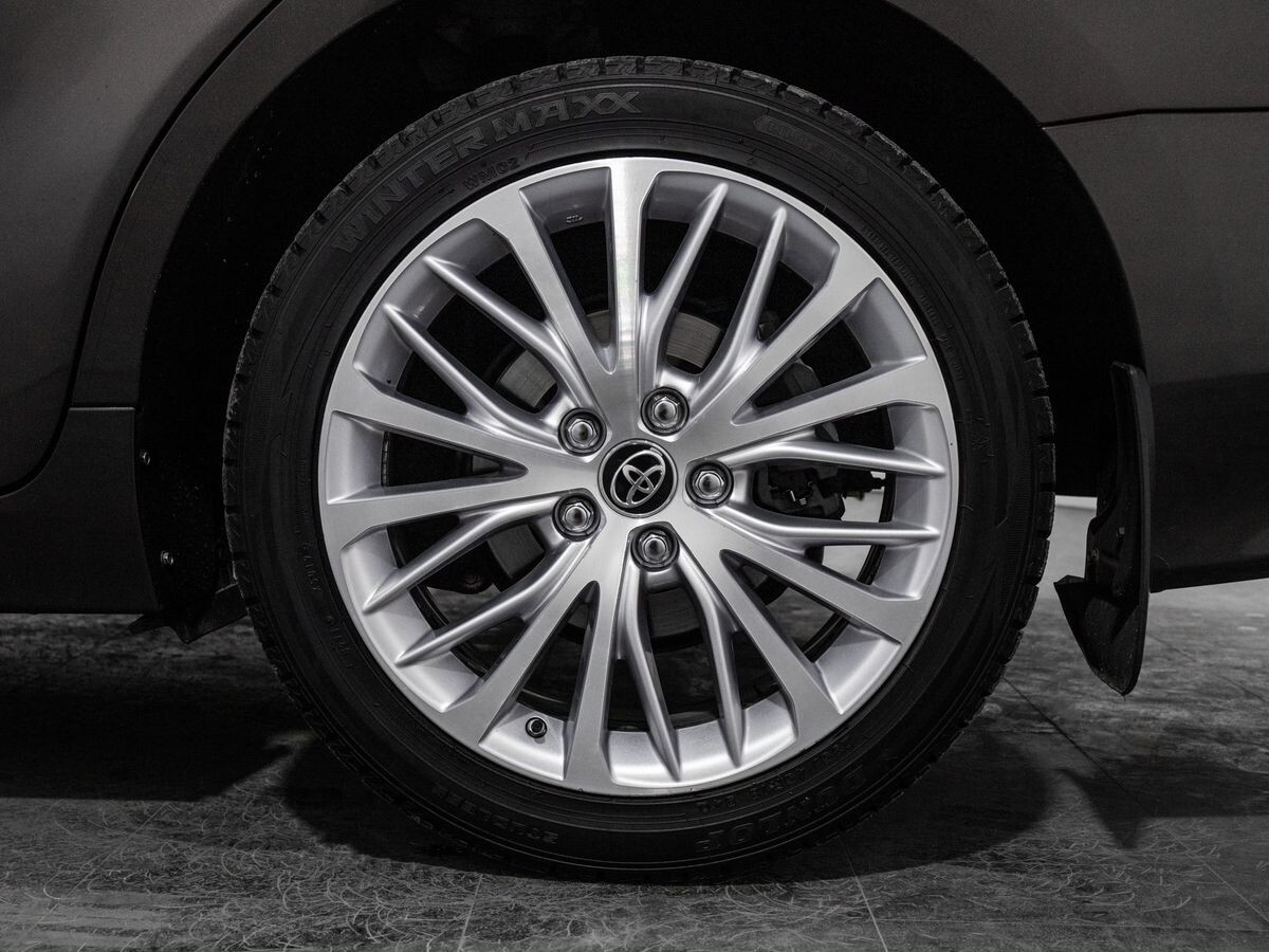 Toyota Camry 2019 - фото автомобиля