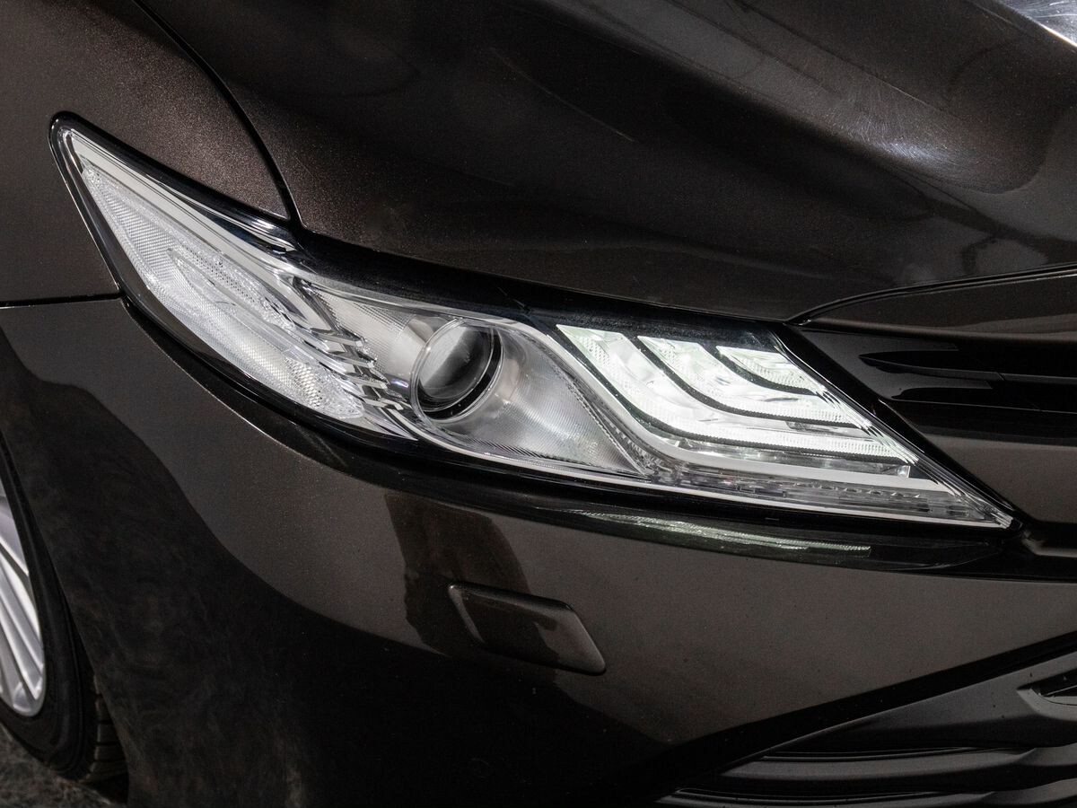 Toyota Camry 2019 - фото автомобиля