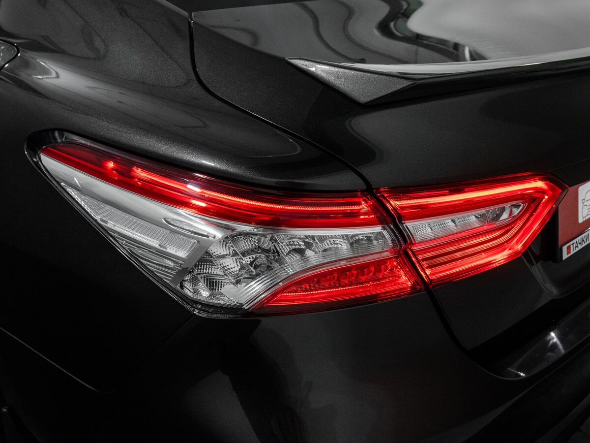 Toyota Camry 2019 - фото автомобиля