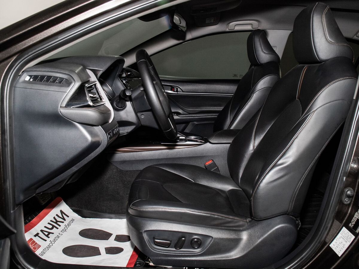 Toyota Camry 2019 - фото автомобиля