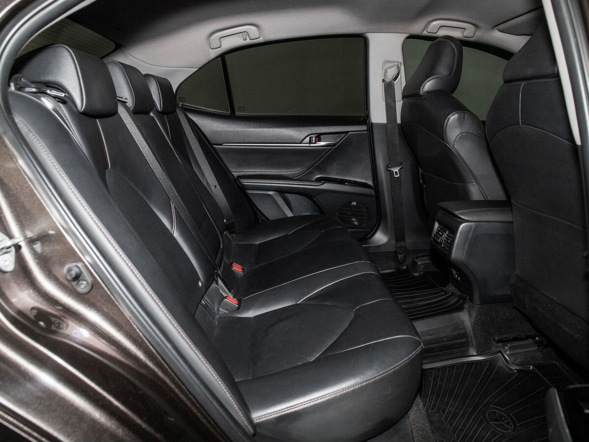 Toyota Camry 2019 - фото автомобиля