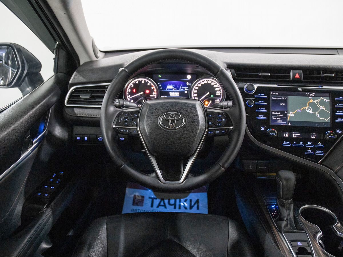 Toyota Camry 2019 - фото автомобиля