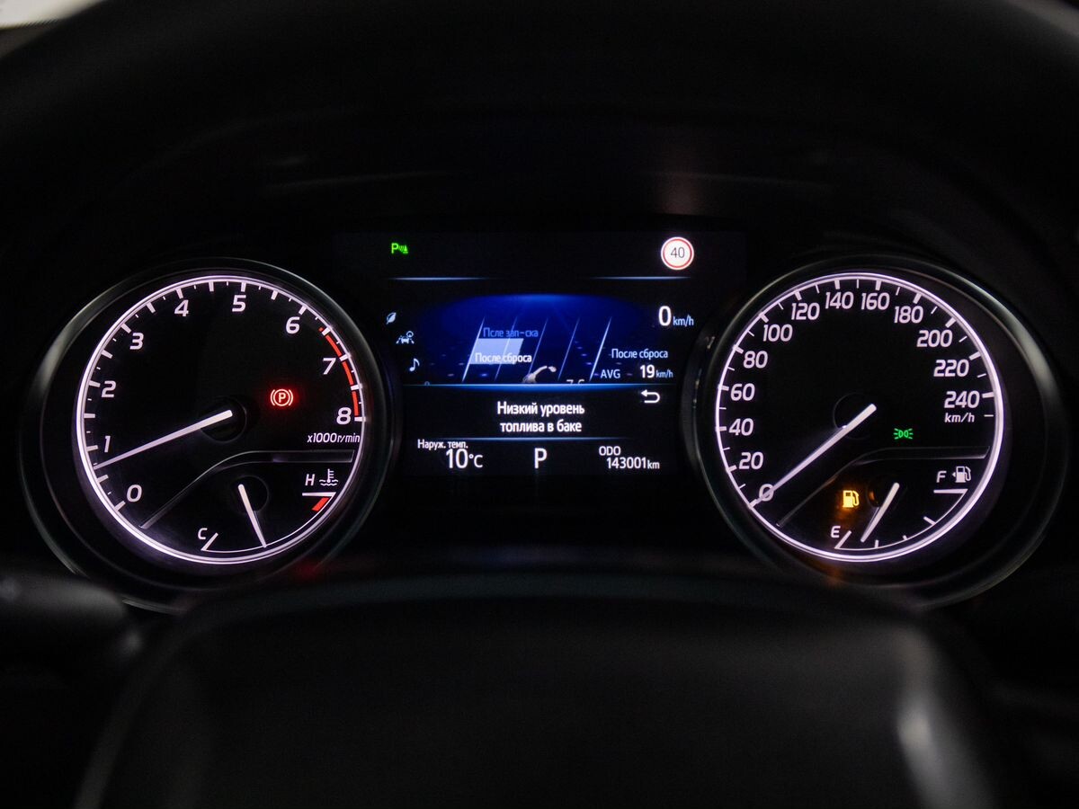 Toyota Camry 2019 - фото автомобиля