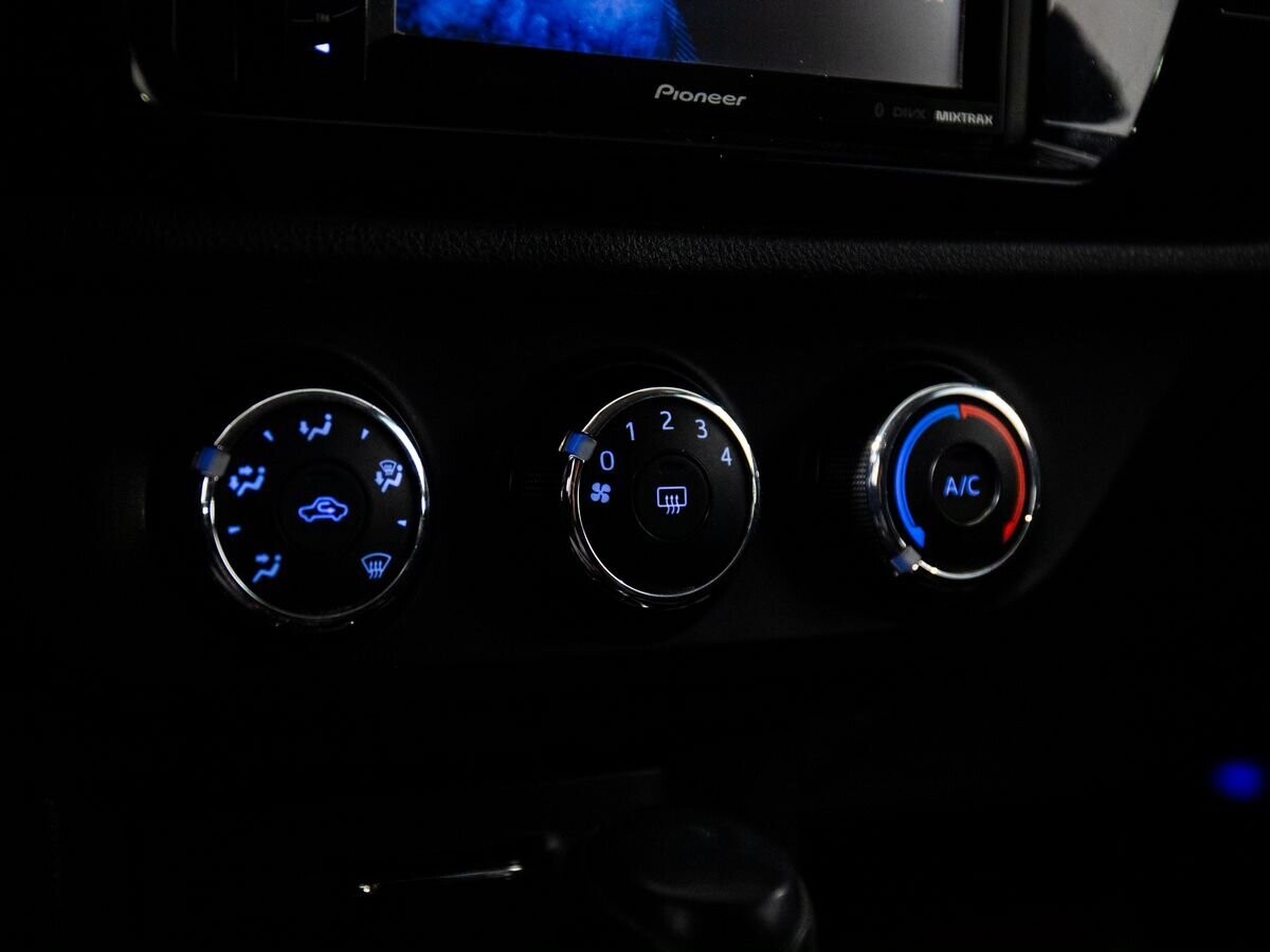 Toyota Corolla 2013 - фото автомобиля