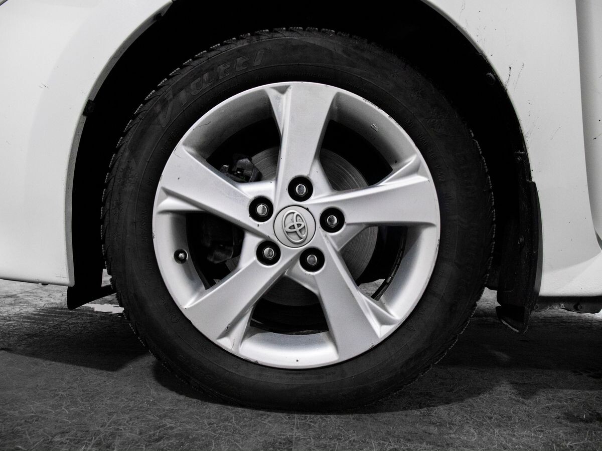 Toyota Corolla 2013 - фото автомобиля