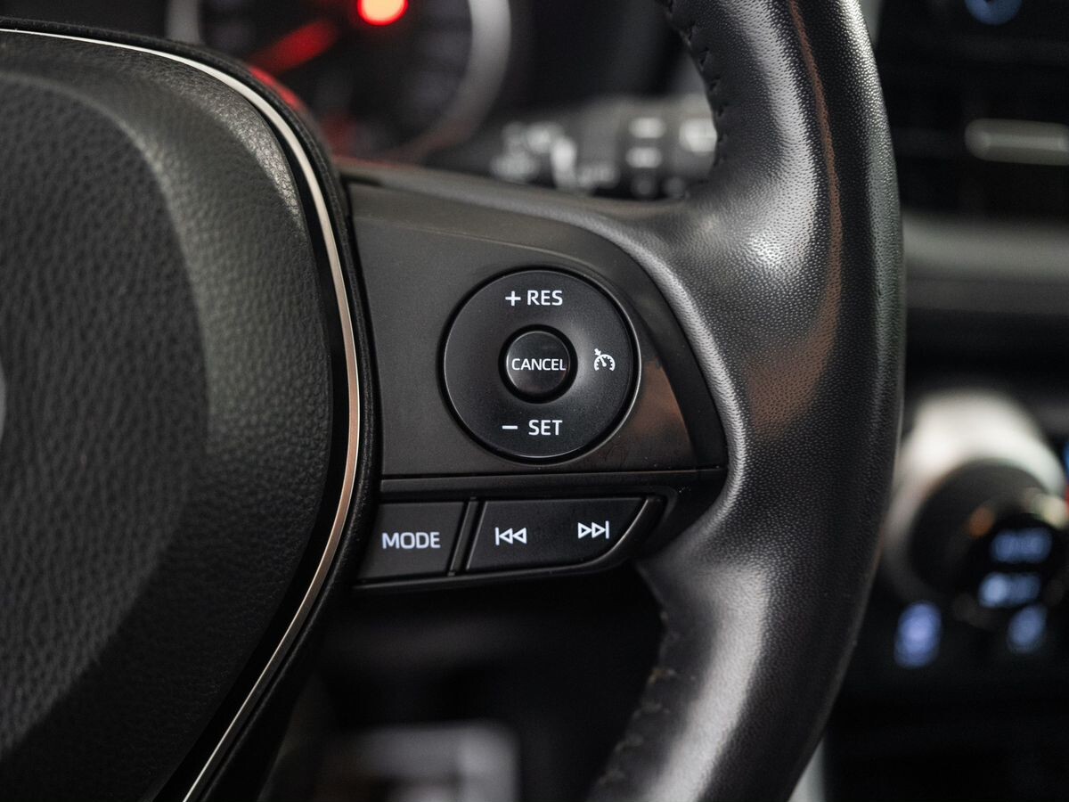 Toyota RAV4 2021 - фото автомобиля
