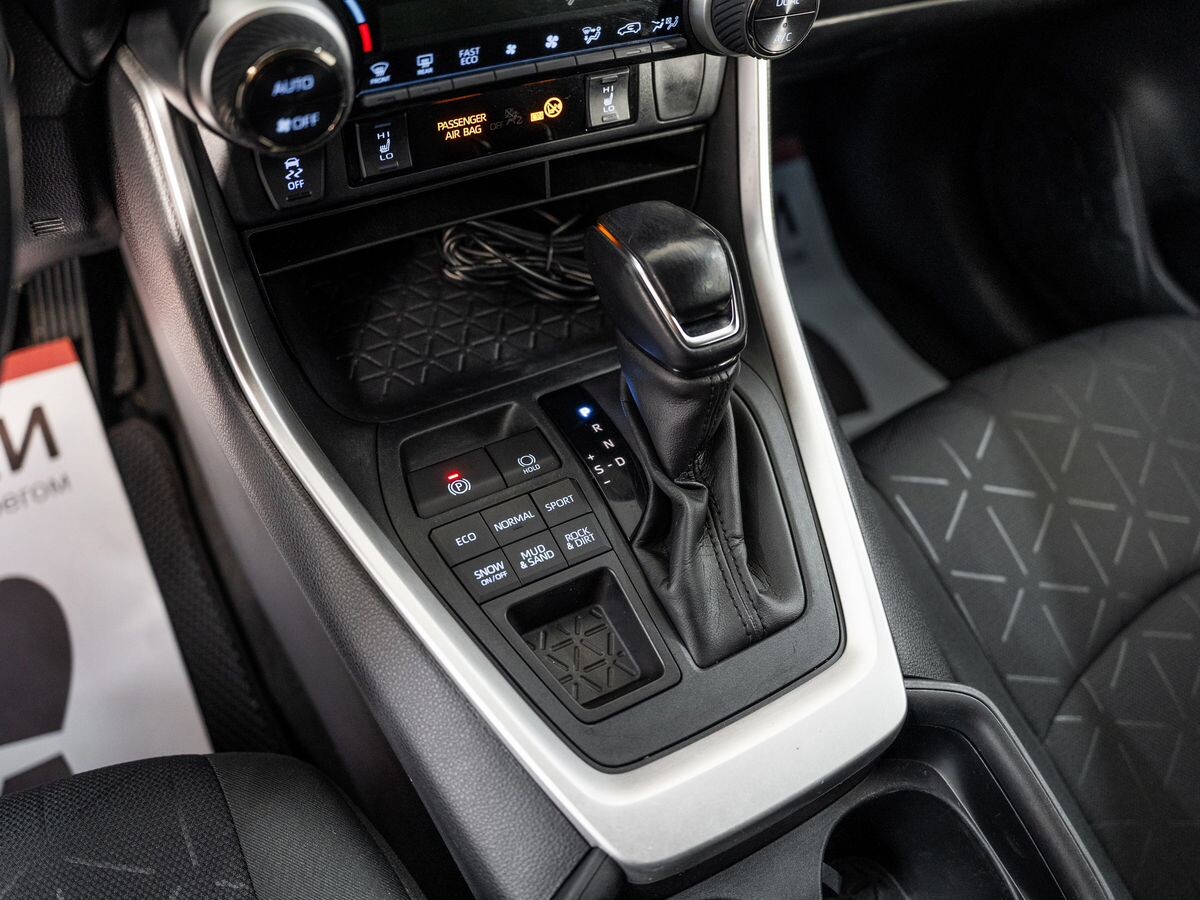 Toyota RAV4 2021 - фото автомобиля