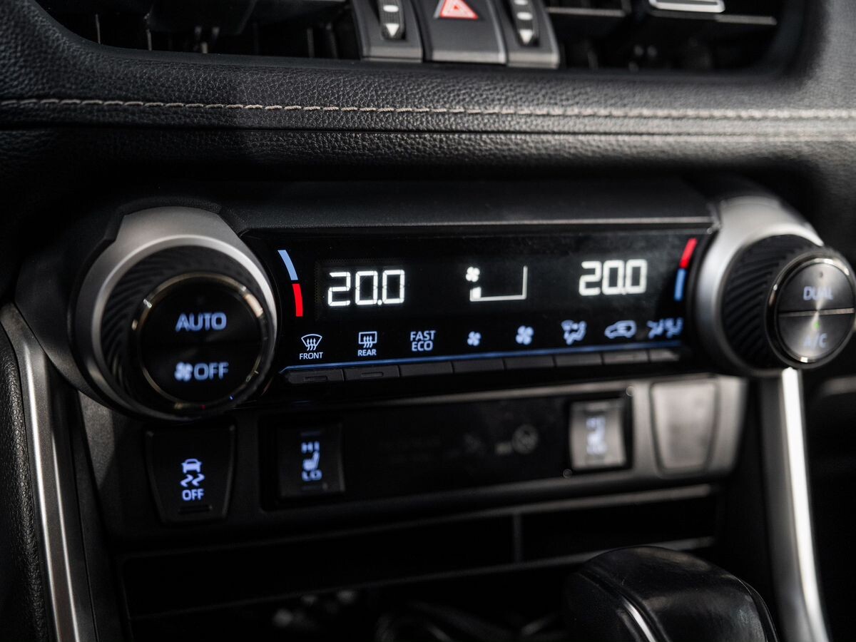 Toyota RAV4 2021 - фото автомобиля