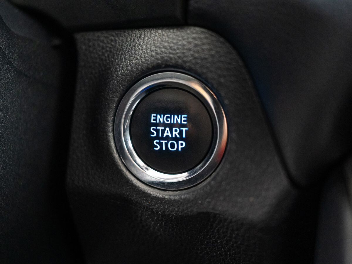 Toyota RAV4 2021 - фото автомобиля