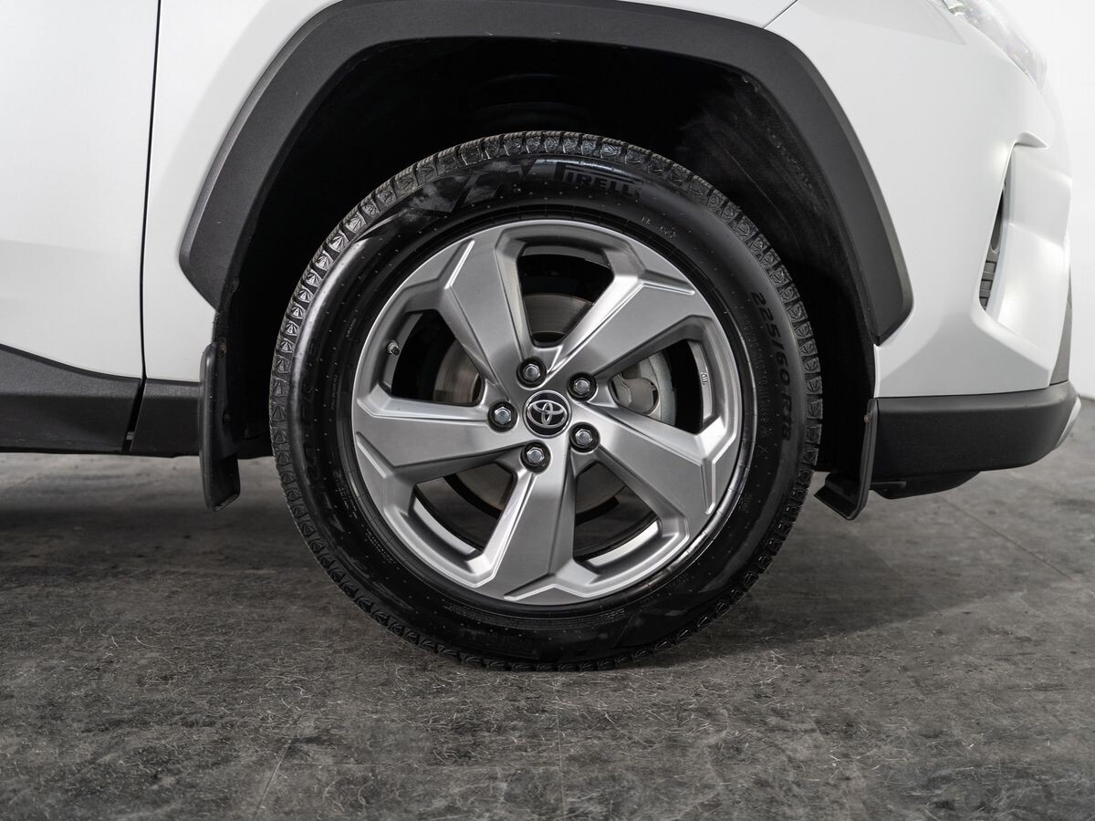 Toyota RAV4 2021 - фото автомобиля