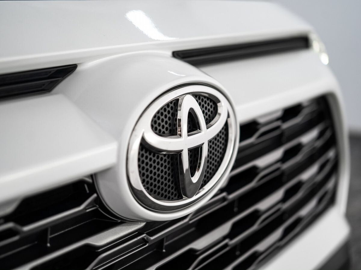 Toyota RAV4 2021 - фото автомобиля