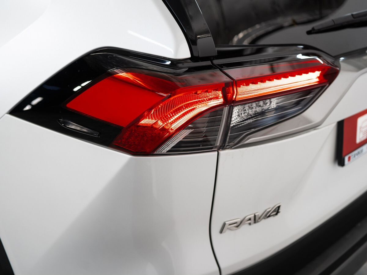 Toyota RAV4 2021 - фото автомобиля