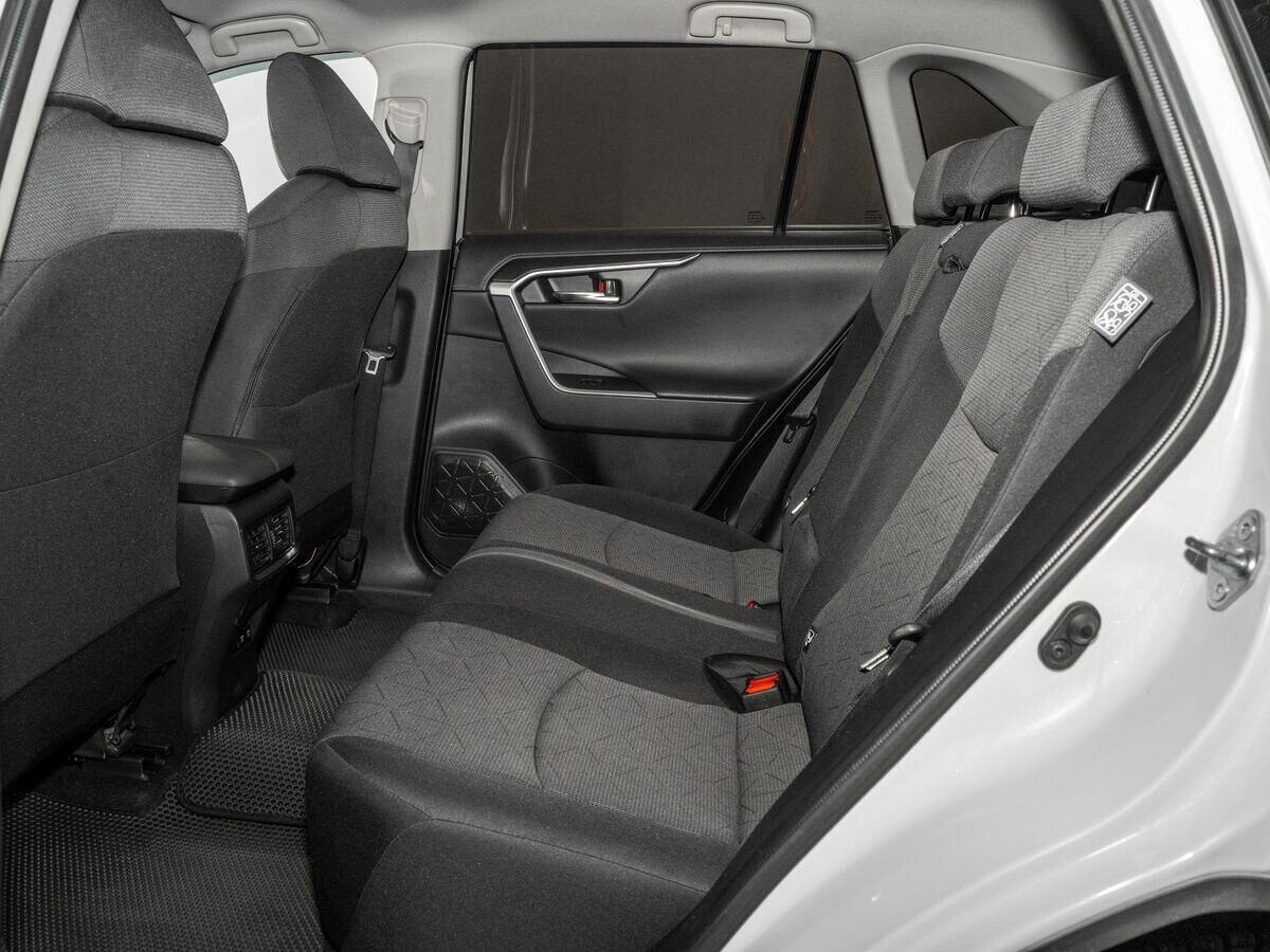 Toyota RAV4 2021 - фото автомобиля