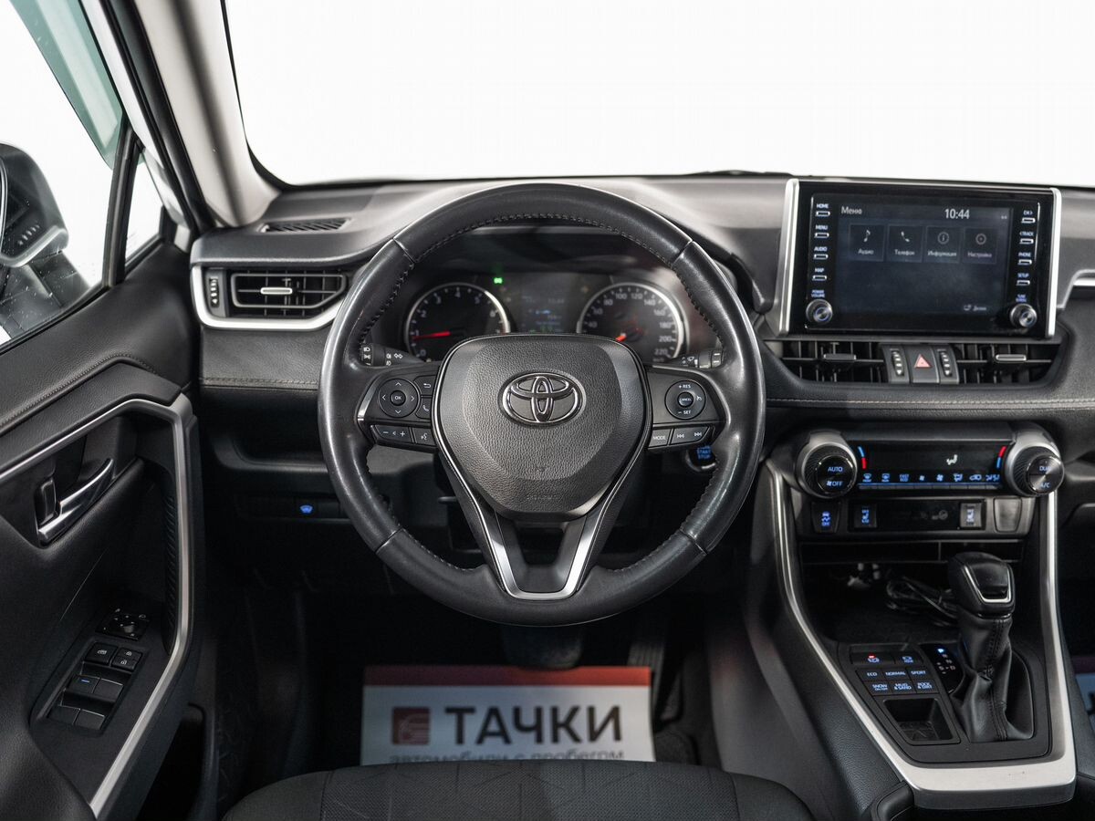 Toyota RAV4 2021 - фото автомобиля