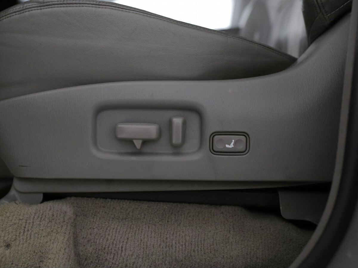 Toyota Land Cruiser 2004 - фото автомобиля