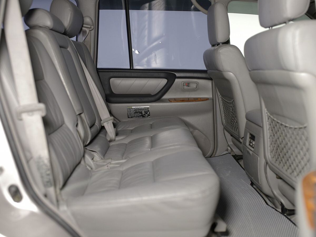 Toyota Land Cruiser 2004 - фото автомобиля