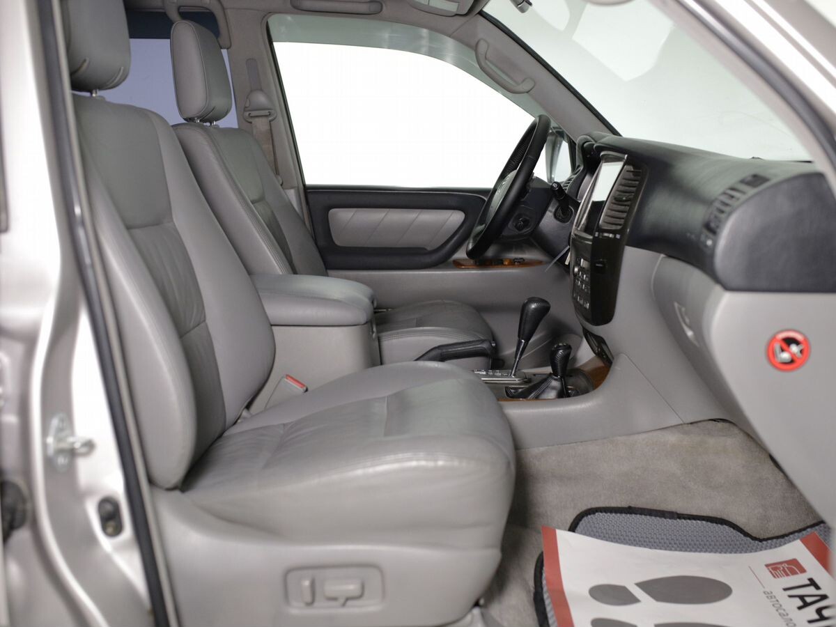 Toyota Land Cruiser 2004 - фото автомобиля