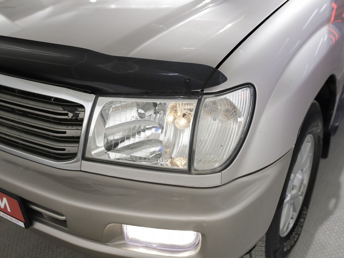 Toyota Land Cruiser 2004 - фото автомобиля