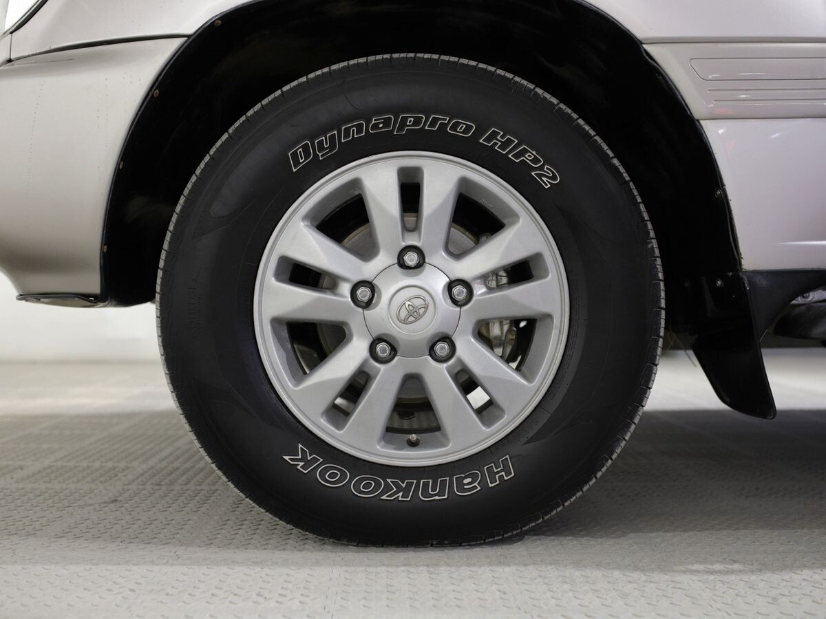 Toyota Land Cruiser 2004 - фото автомобиля