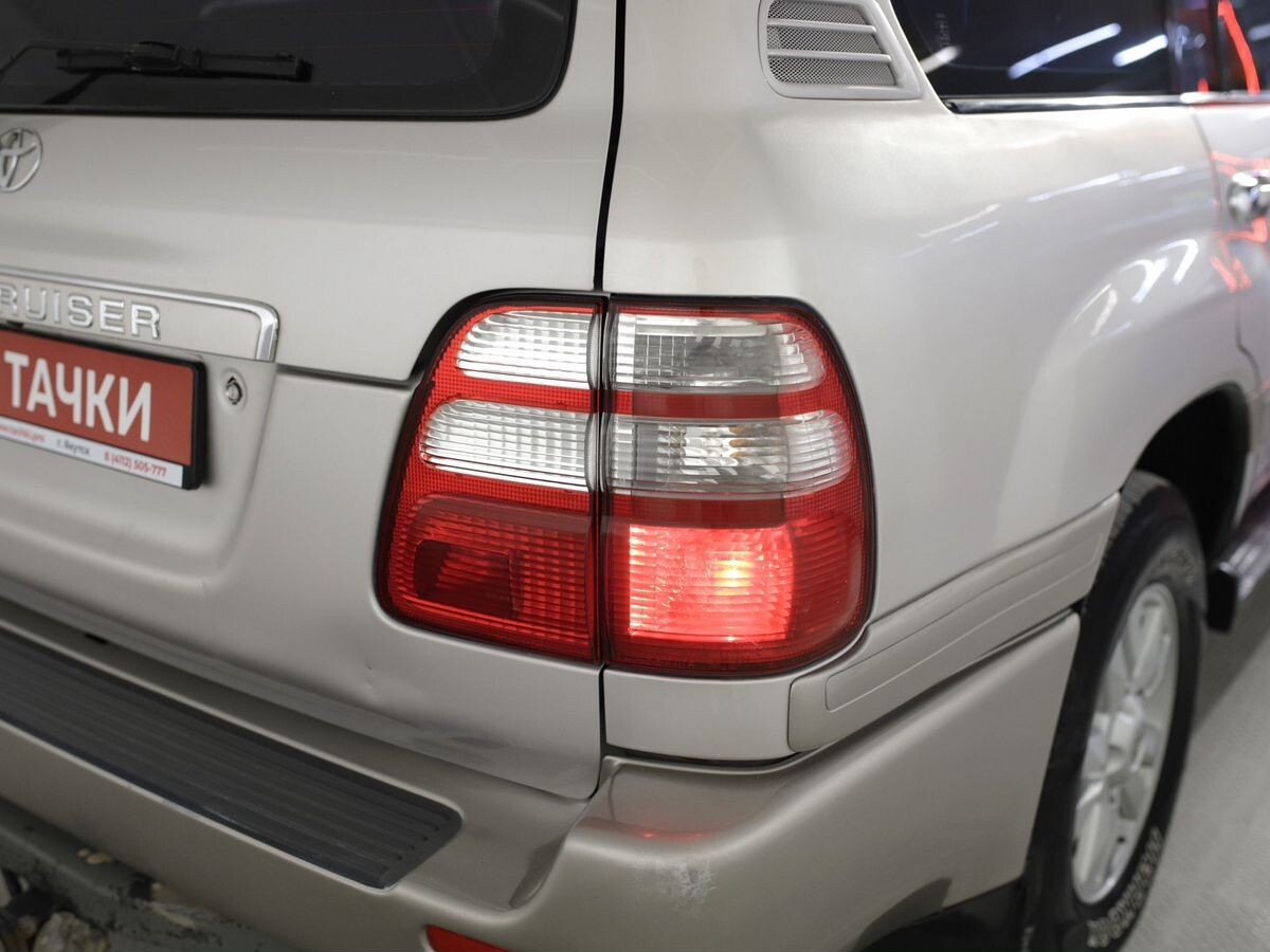 Toyota Land Cruiser 2004 - фото автомобиля