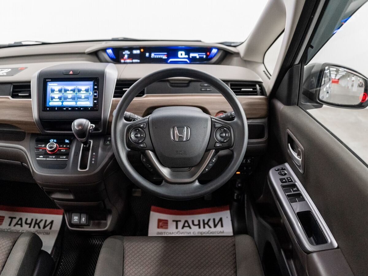 Honda Freed 2022 - фото автомобиля