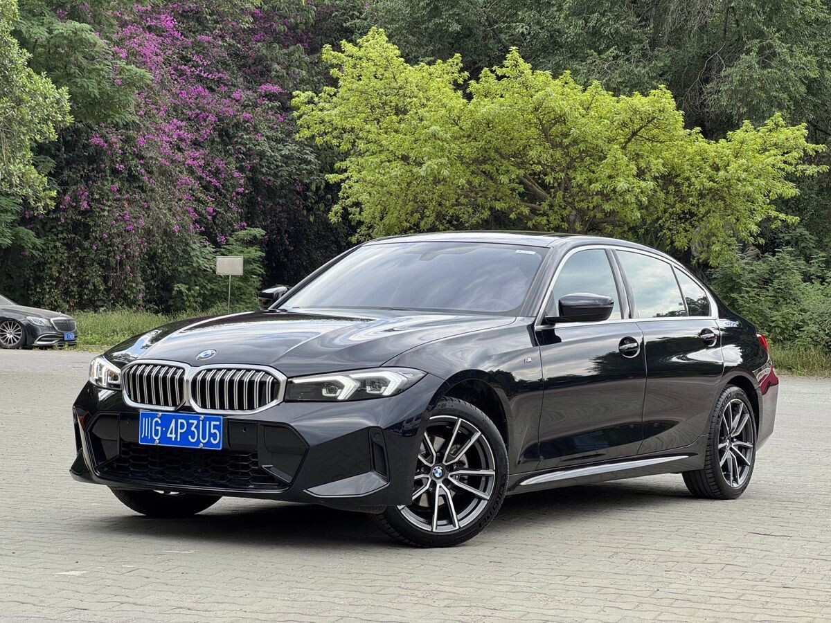 BMW 3-Series 2023 - фото автомобиля