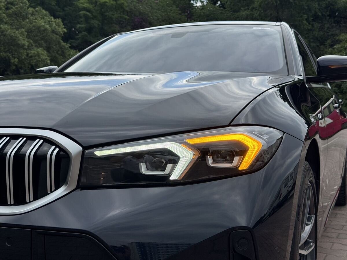 BMW 3-Series 2023 - фото автомобиля